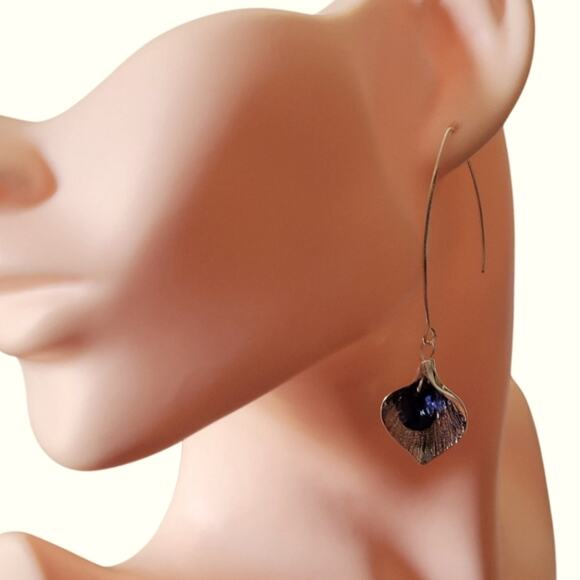 Silver tone with blue drop lily shaped hook earrings - Picture 2 of 2